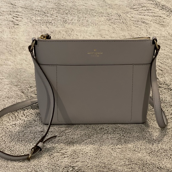 kate spade Handbags - EUC! The cutest Kate Spade gray crossbody